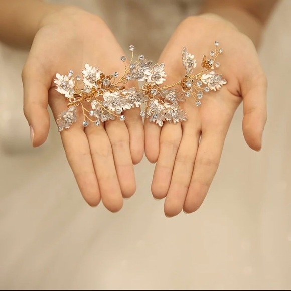 Handmade Crystal Flower Gold Leaves Clip - Picture 2 of 3